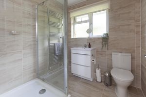 Lindfield_En Suite - click for photo gallery